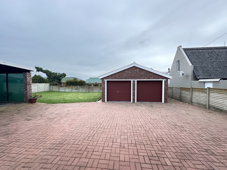 4 Bedroom Property for Sale in Stilbaai Wes Western Cape